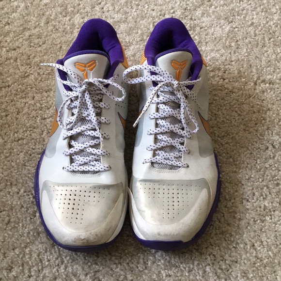 kobe bryant v shoes